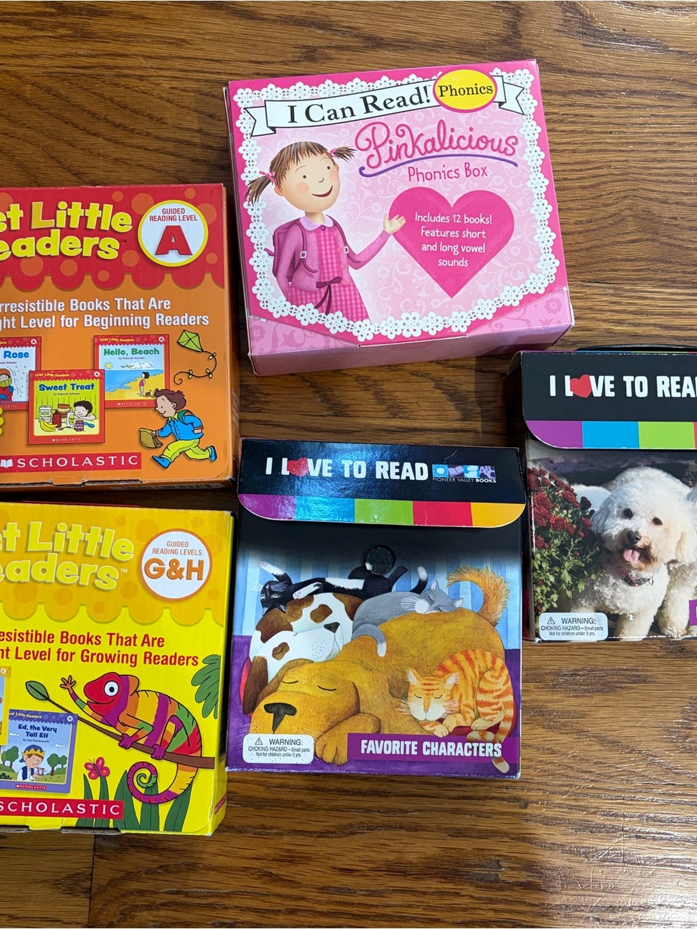 Mix of beginner reader kids books.